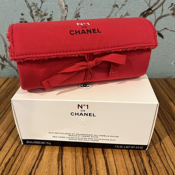 Chanel N°1 Red Camellia Revitalizing and Nourishing Duo Serum 